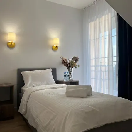 Hotel Adzikowy Dworek *