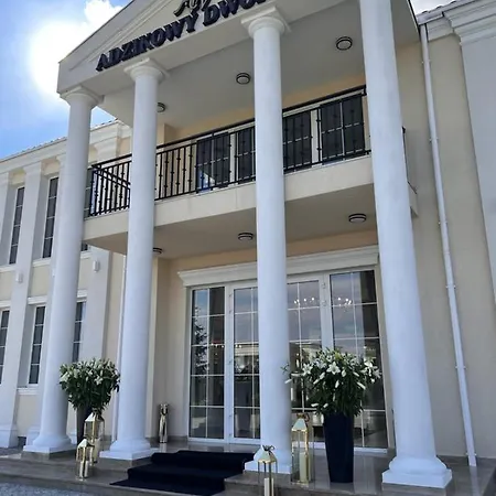 Adzikowy Dworek Hotel *